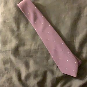 One men’s 100% silk necktie